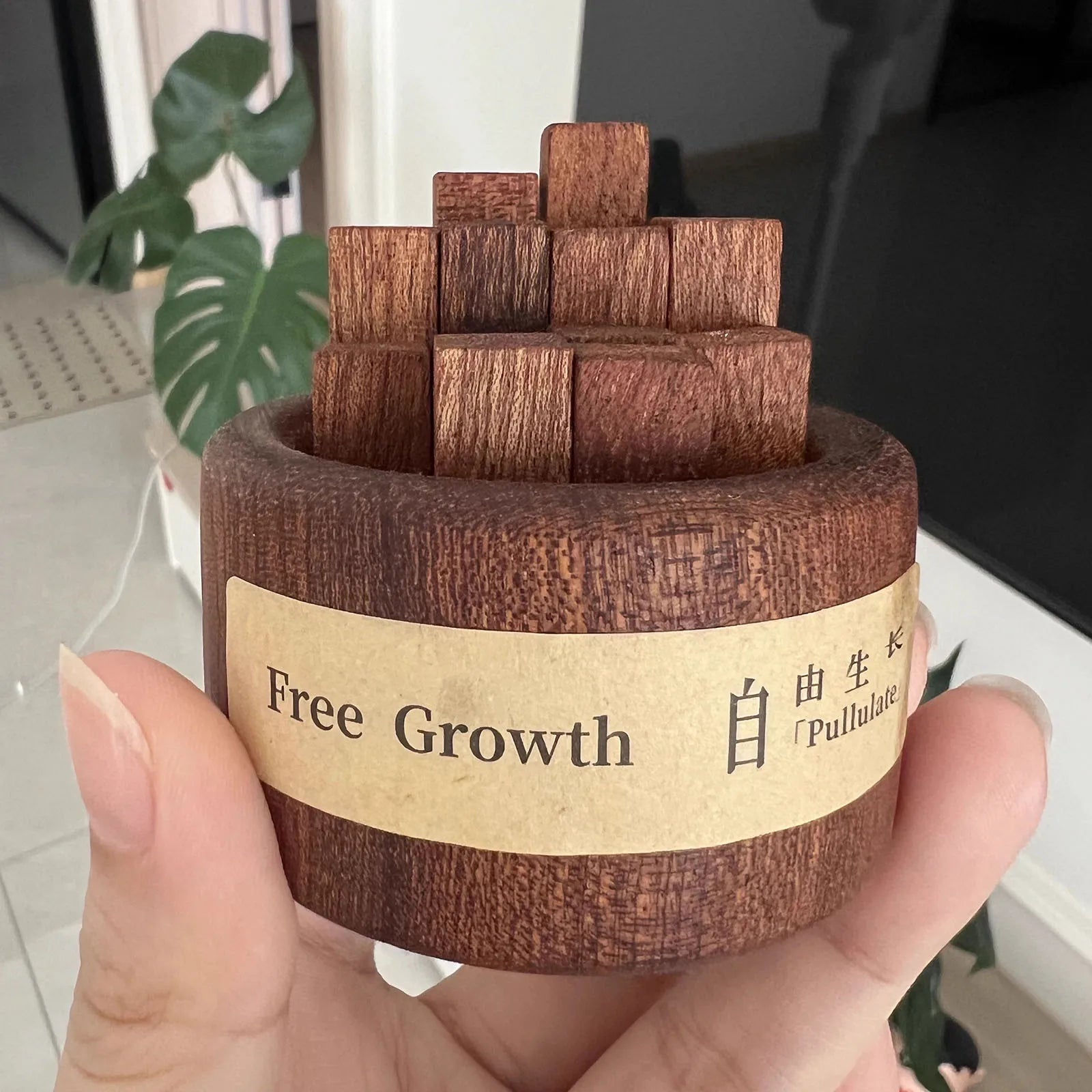 Creative Wood Diffuser Ornament – Mini Log Aroma Decor | Flameless Essential Oil Diffuser for Home Fragrance & Room Decoration